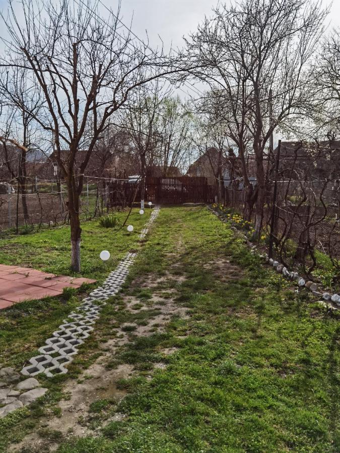 Sovarlak Sarateni ภายนอก รูปภาพ